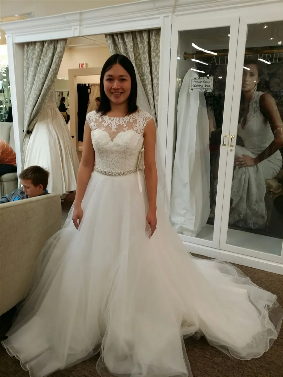 Alta Moda Em Estoque Uma Linha Beading Sash Vestidos de Noiva 5315 Sheer Neck Lace Apliques De Noiva Vestido de Fabricante de vestido de noiva