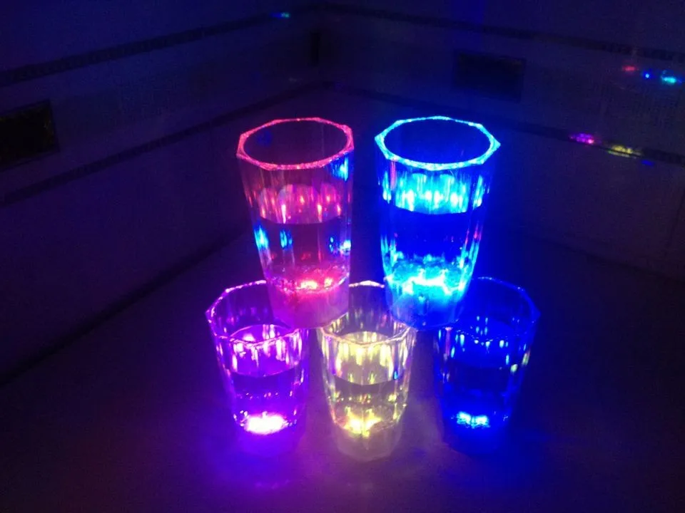 New High Quality LED Octagon Colorful Dreamlike Beer Party Cup Light-UP Flashing Club Mug 80Pcs/Lot