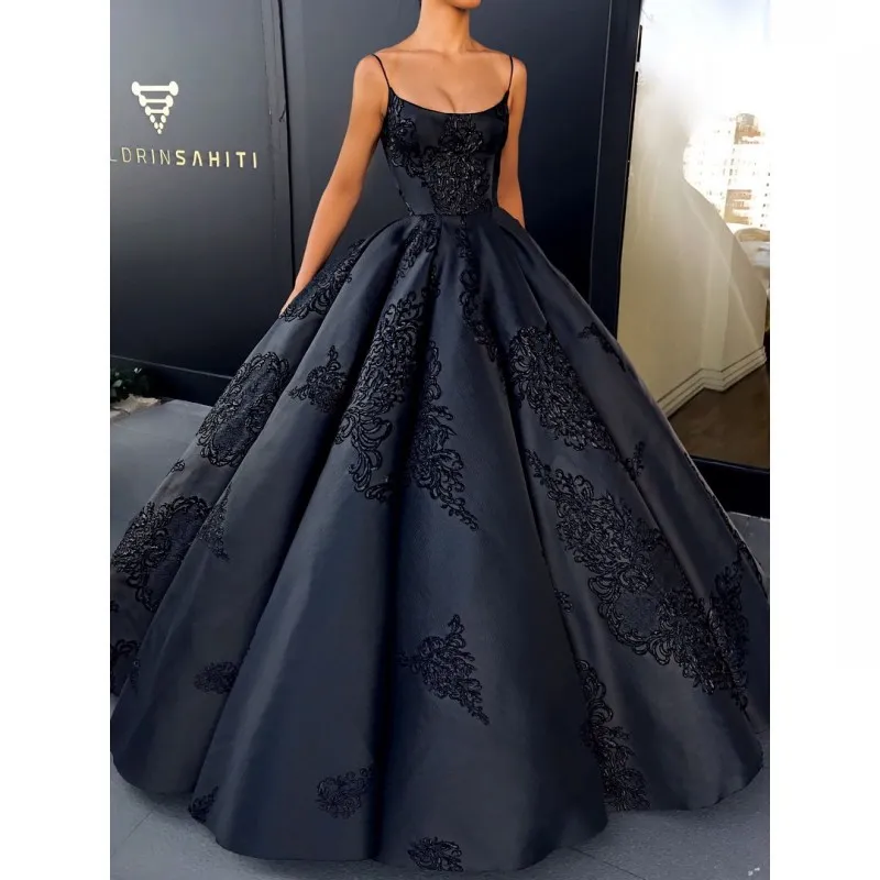 Backless Evening Dresses Ball Gown Plus Size Lace Appliques Prom Gowns 2020 Spaghetti Straps Sweep Train Special Occasion Dress