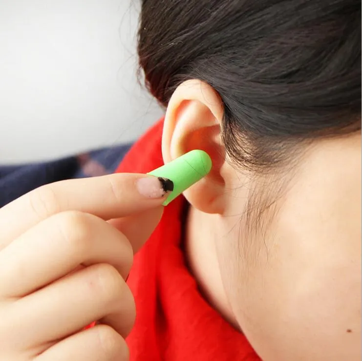 Prix ​​d'usine! Nouveau Vente Bouchons d'oreilles en mousse éponge Idéal pour les voyages en train de dormir Réduire le bruit Bouchon d'oreille de couleur aléatoire