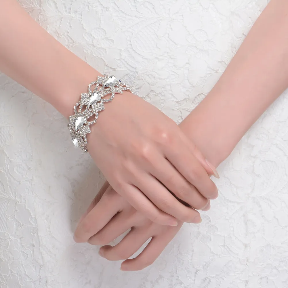 Kristallen Bruids Pols Corsage 2017 Bling Bling Bridal Armbanden met Blauwe Rhinestones Zwart Silver Bridal Cuffs