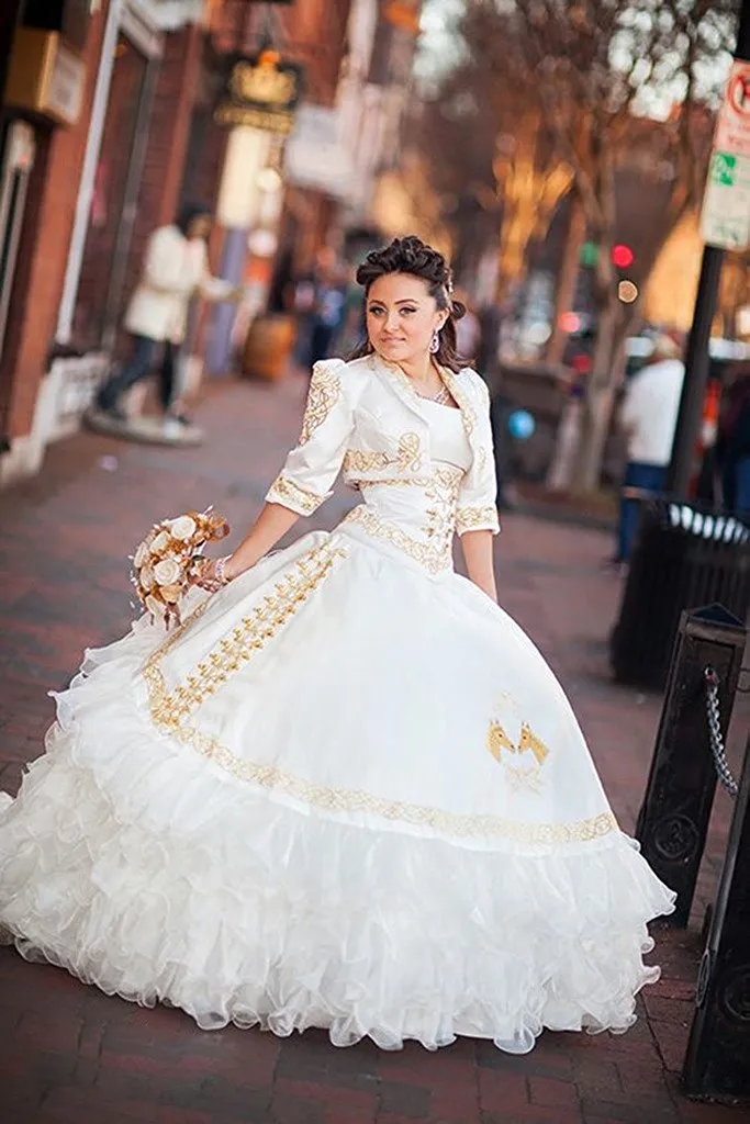 2021 Sexy Vestido De Fiesta De Oro Blanco Vestidos De Quinceanera Con Bordado Con Cuentas Dulce 16 Vestido De Encaje Hasta El Suelo Vestido De Fiesta BM80 De 179 4 DHgate