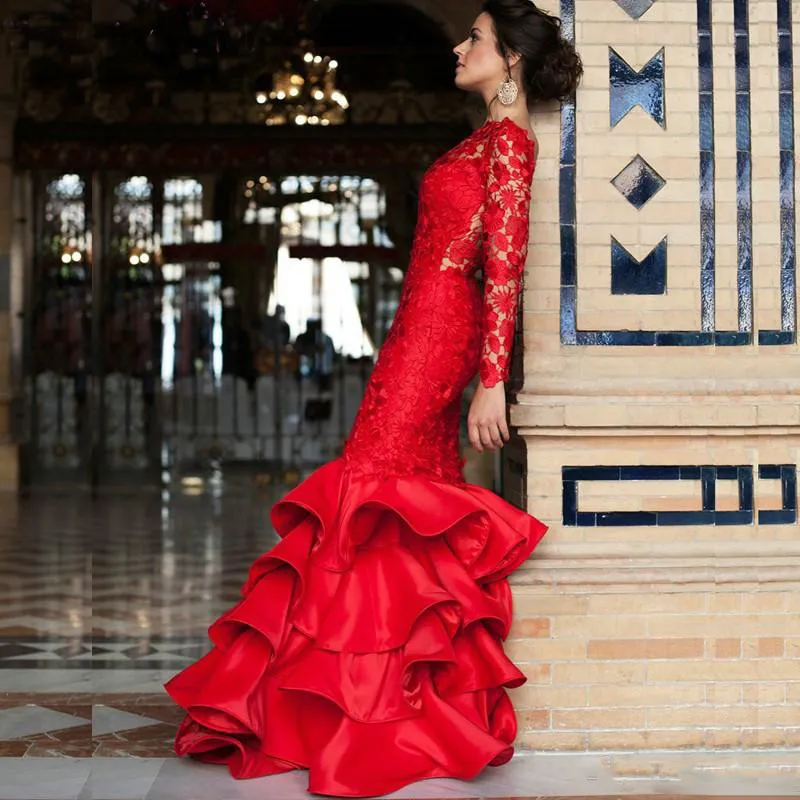 Robes de bal élégantes en dentelle rouge 2017 sexy dos ouvert manches longues robes de soirée à plusieurs niveaux sirène longueur de plancher robe de concours formelle