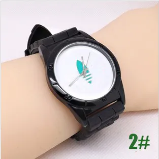 2017 Fashion Clover Orologi da donna Unisex 3 foglie quadrante stile foglia cinturino in silicone orologio da polso al quarzo analogico Natale Gif297a