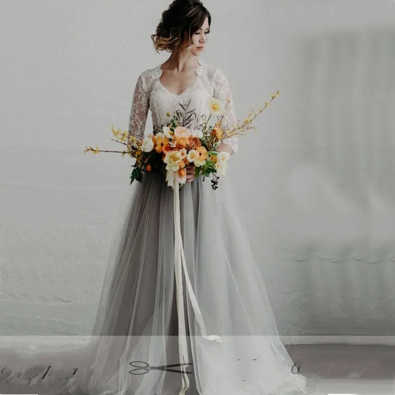 Robes de mariée d'été en dentelle tulle gris col en V dentelle demi-manches une ligne robes de mariée sur mesure