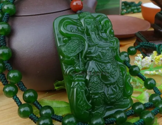 Ręczna rzeźba. Zielony Jade Wu Mammona Duke Guan kształt prostokątny Lucky Talisman Wisiorek Naszyjnik