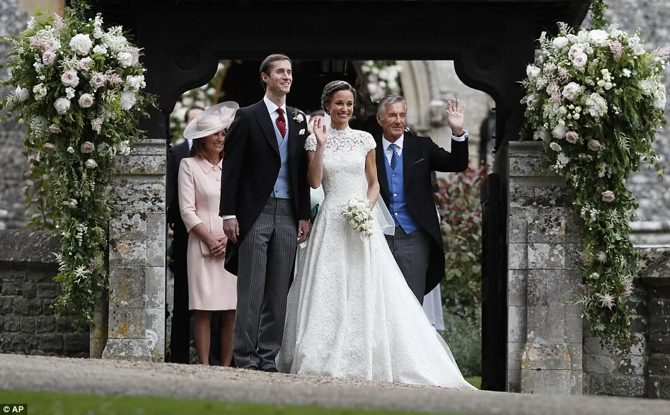 Pippa Middleton in Lace Wedding Dresses High Neck Aline Learls Gray Bust Wath With With Sleeves Chapel Bridal Orvics6597889