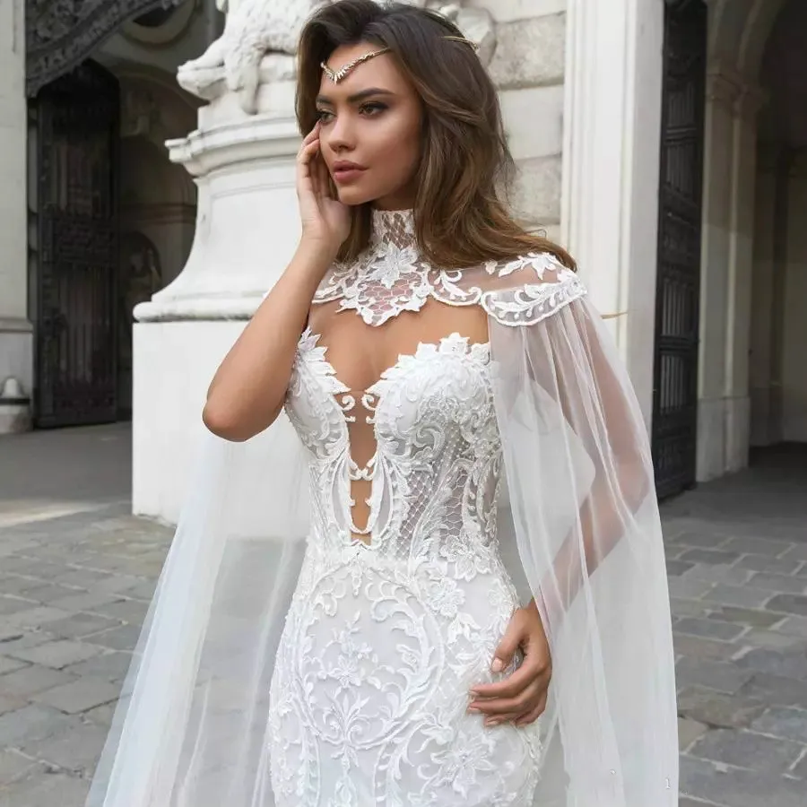 Underbara sjöjungfru spetsbröllopsklänningar med Cape Sheer Plunging Neck Bohemian Wedding Gown Appliced ​​Plus Size Brud Vestidos de N265Z