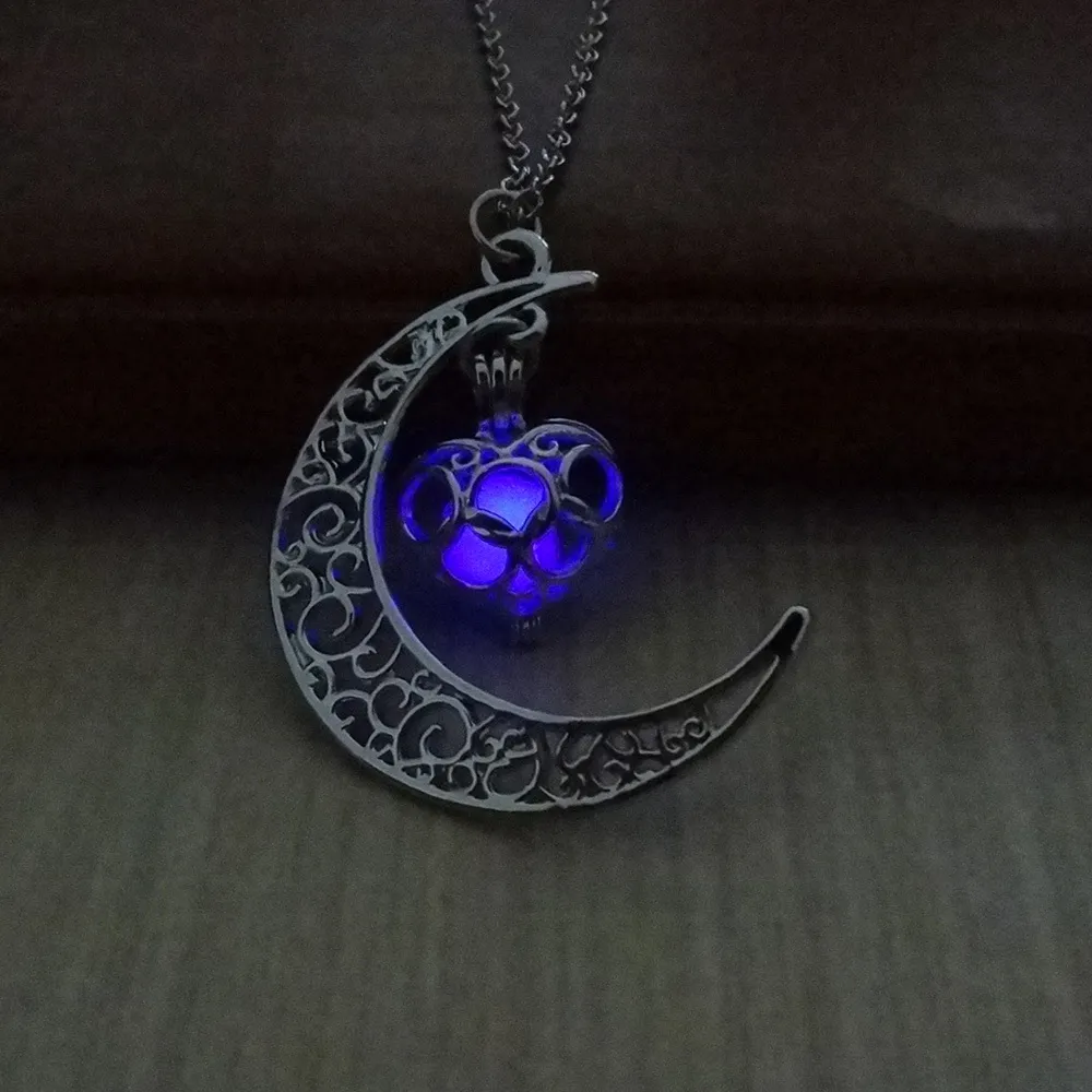 Glow In The moon heart-shaped pendant Censer Aromatherapy Essential Oil Diffuser Locket Water Drop Pendant Necklaces For Women Jew