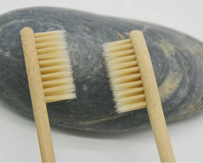 Hele verkoop nieuwe natuurlijke bamboe tandenborstel bamboe houtskool tandenborstel lage koolstof bamboe nylon hout handvat tandenborstel
