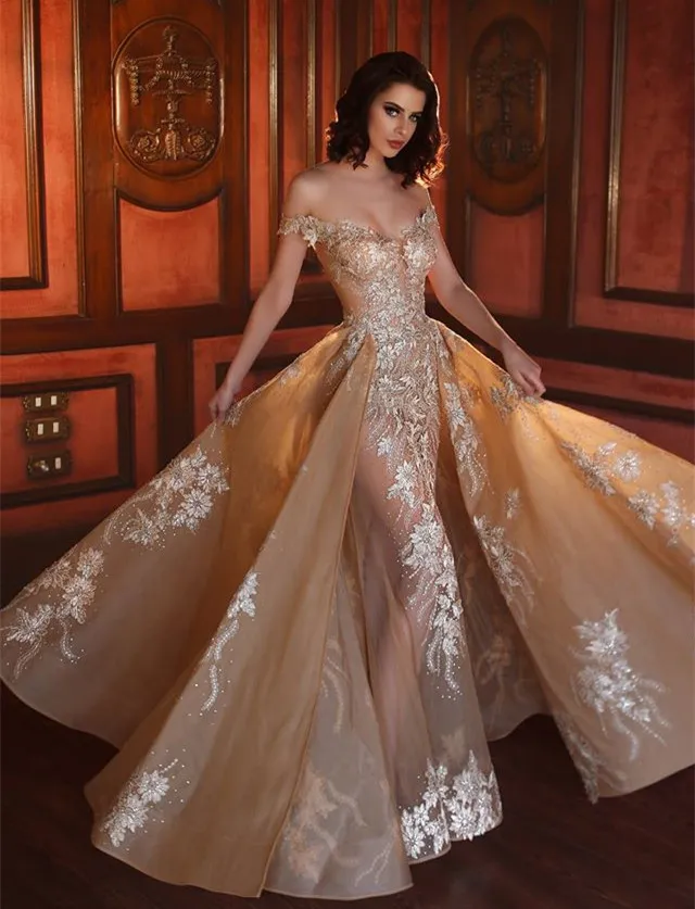 2019 Overskirt dorado Vestidos de sirena Ropa de noche con hombros descubiertos Apliques Vestido de fiesta Tren de barrido Ver a través de vestidos formales con cuentas