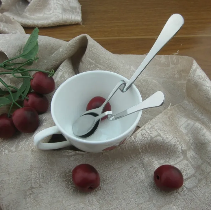 Nieuwe stijl gebogen lepel creatieve rechte hangende lepel roestvrij stalen dessert koffie roeren lepels koffie thee gereedschap wen4804