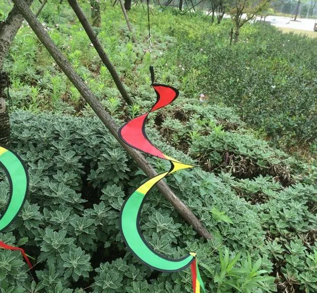 Griglia a strisce arcobaleno Manica a vento Mongolfiera Girandola a vento Giardino Cortile Decorazione esterna Mulini a vento colorati Festa festiva Mulino a vento rotante