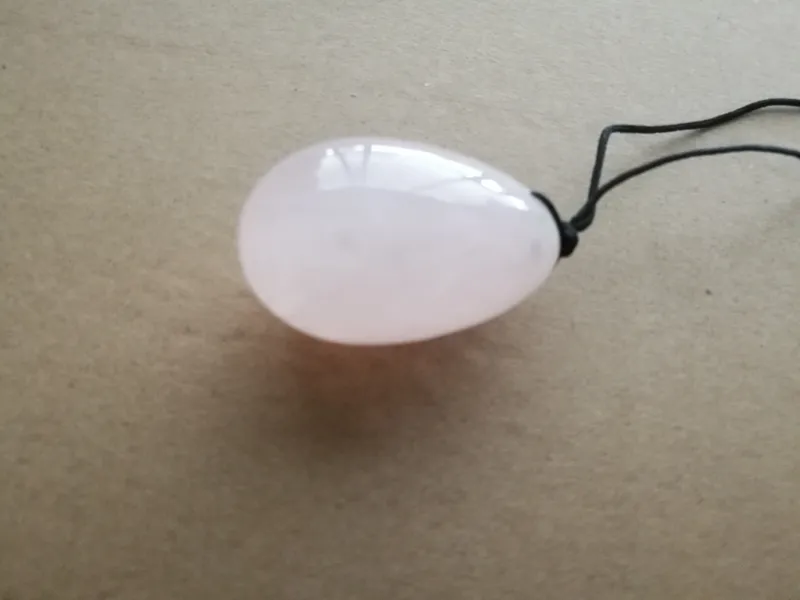 Ovo de jade perfurado natural rosa quartzo yoni ovo esfera de cristal para exercício de kegel piso pélvico músculo vaginal exercício 9178005