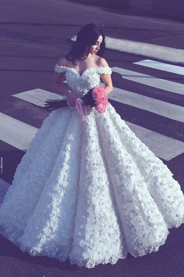 2017라고 Mhamad 예쁜 웨딩 가운 섹시 어깨 - 3D - 꽃 아플리케 섹시한 매력적인 신부 드레스 최신 패션 라인 웨딩 드레스