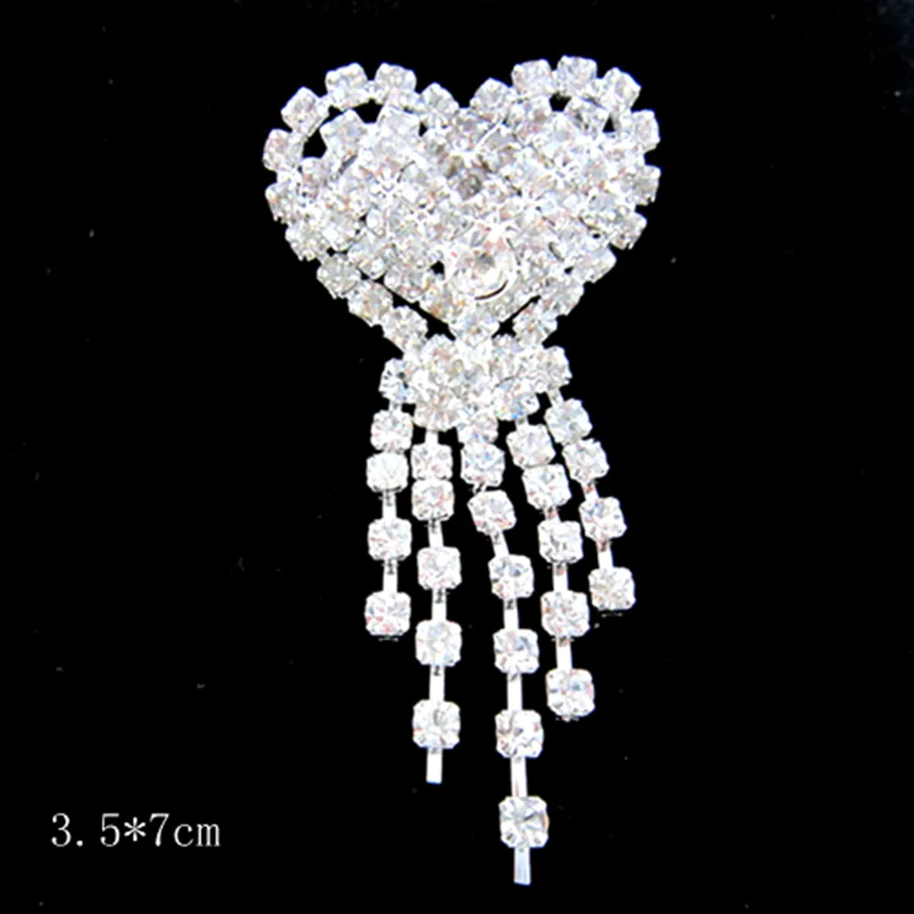 Belle broche en forme de coeur en cuivre plaqué argent et cristal strass