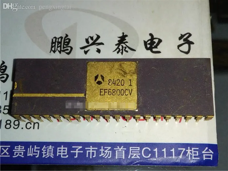 EF6800CV , EF6800CM . EF6800C . EF6800CMG/B, boîtier en céramique surface dorée. MICROPROCESSEUR Vintage 8 BITS, CDIP40 / 6800 ancien cpu Collect IC