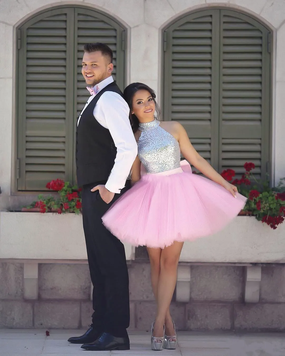 2019 Pink Short Prom Kleider Homecoming -Kleider glänzender Pailletten -Top -Tüllröcke Cocktail Party Kleider Hochhals Arabisch Indianer Lovely7820284