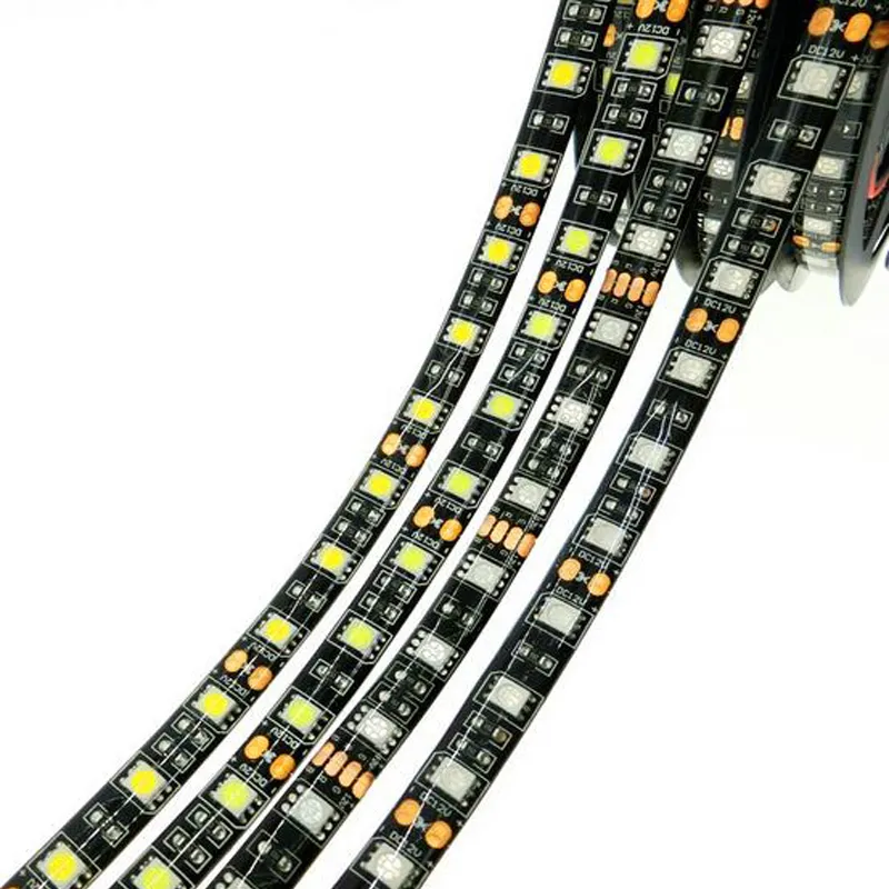 黒いPCB LEDストリップ5050 RGB IP65防水DC12V 30LED 5Mの柔軟なLEDストリップライト100Mロット