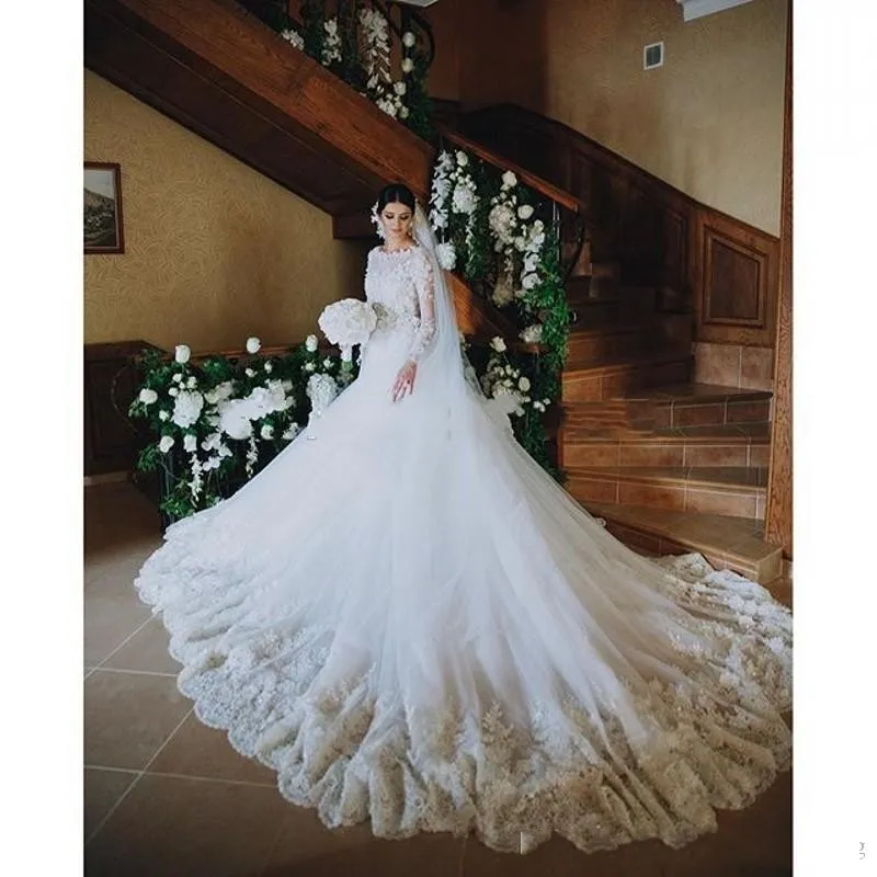 2022 Abiti da sposa vittoriani romantici Scoop Vintage maniche lunghe Abiti da sposa islamici musulmani arabi Abiti da sposa con applicazioni di pizzo281a