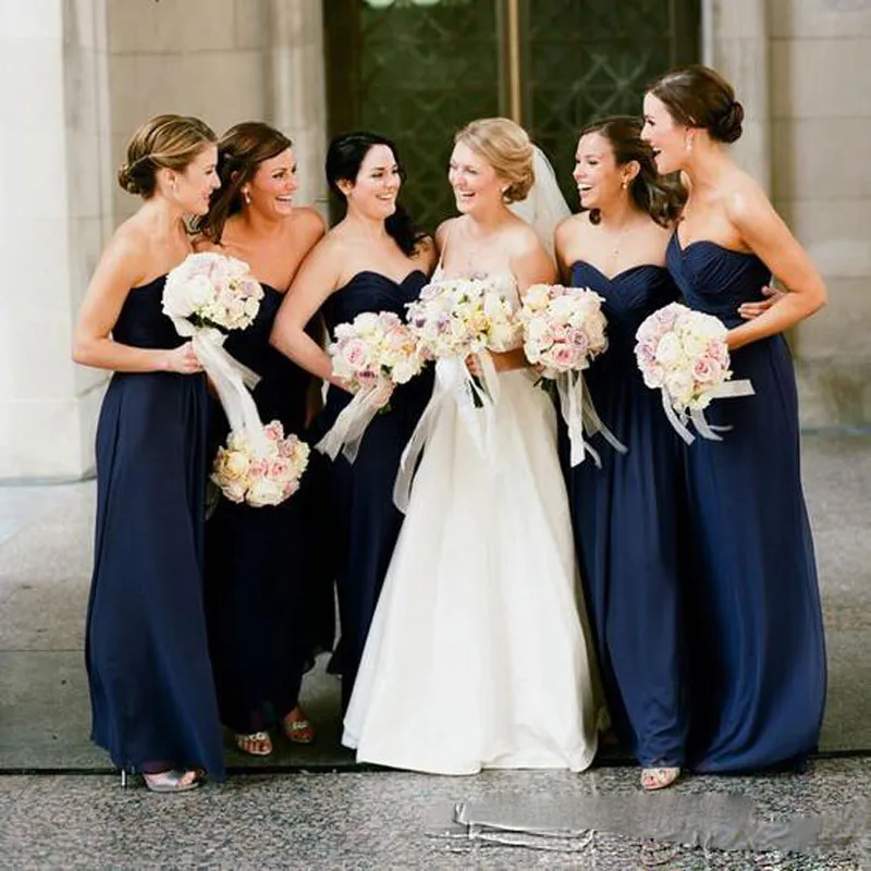 Billiga Navy Blue Bridesmaid Dresses 2018 Golvlängd Sweetheart Bröllop Gästklänning Formell Maid of Honor Gowns