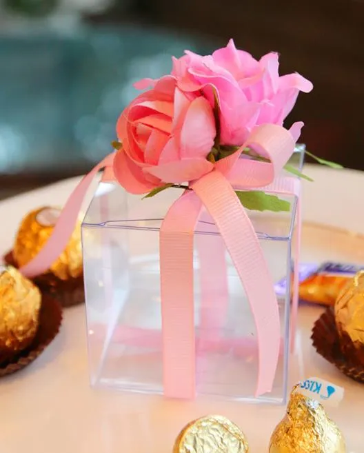 Wyczyść PCV Favor Boxes Wedding Birthday Party Cukierki Macaron Ciasto Engage Kwiat Ribbon Square Candy Box Christmas Prezent Prezent Okładki