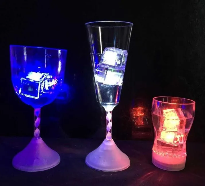 Polykrom Flash Ice Flytande Aktiv Sensor Glödande Ice Cube Lights Dekorativ Light Up Bar Club Bröllopsfest Champagne Tower Drink Cup