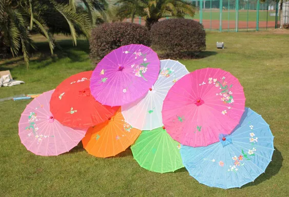 colori assortiti con disegni di fiori dipinti a mano ombrello da sposa in seta ombrello1707225