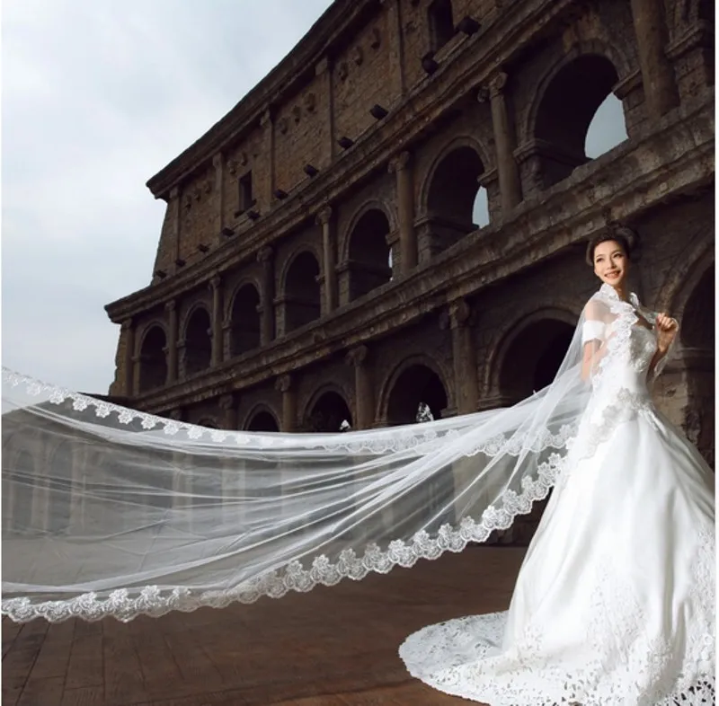 Promotion 5m Hochzeitsschleier 5 Meter lang Brauthochwertiger Kathedralenschleier Elfenbein / Weiße Farbe Spitze Damen Hochzeitszubehör