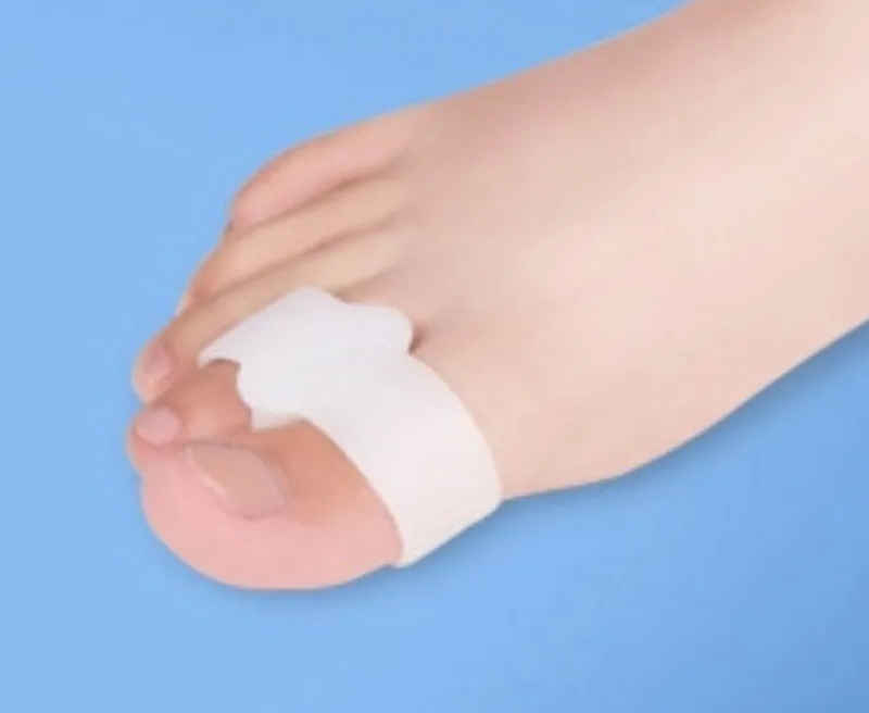 2 Hole Feet Foot Care Gel Toe Straighteners Separator Hallux Valgus Bunion Corrector Pain Relief ZA1908