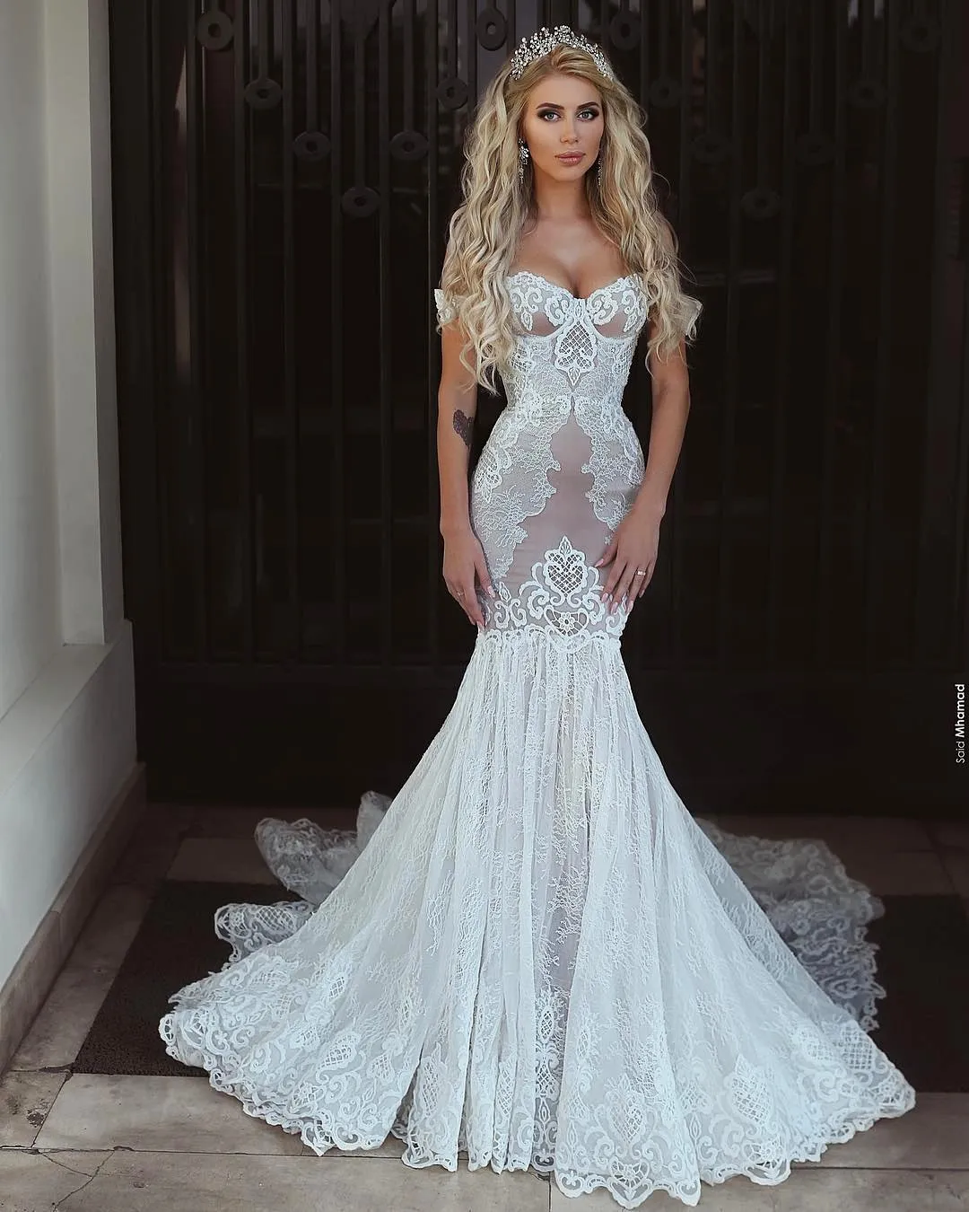 Stylish Lace Mermaid Wedding Gown Sexy Off Shoulder Sleeveless Applique Lace-Up Open Back Wedding Dress Custom Made Sweep Train Br287a