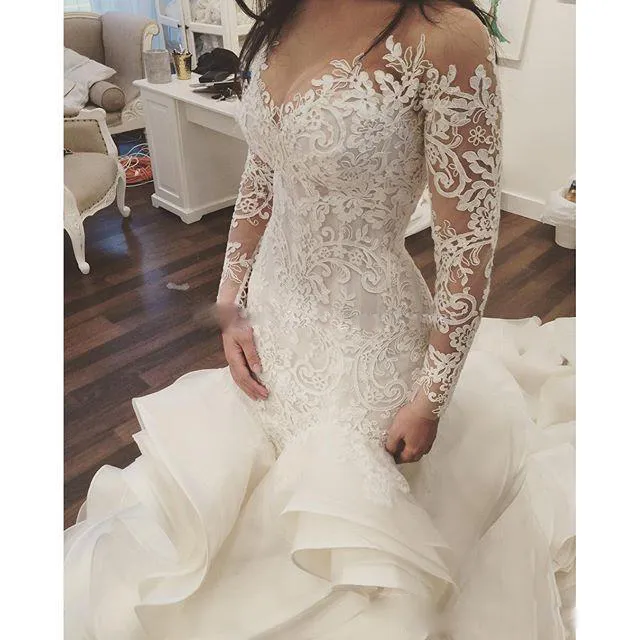 Ver através do decote vestidos de casamento lace apliques de manga comprida backless vestidos nupciais moda camadas cascading babados vestidos de casamento longos