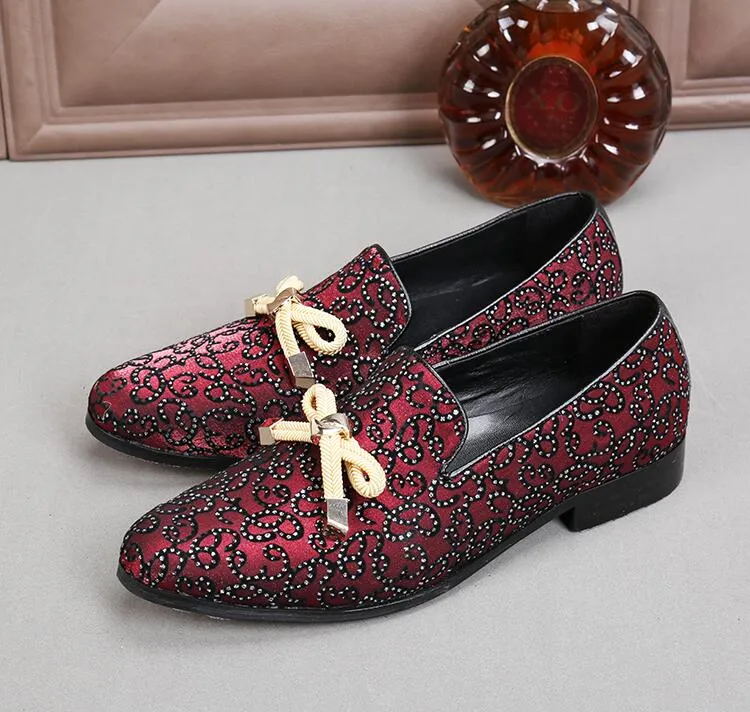 Mode lyx casual formal skor för män svart / röd äkta läder tofs män bröllop skor guld metalliska män studded loafers axx286