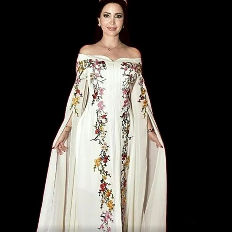 Incroyable robes de bal brodées blanches 2018 Arabie Saoudite sur l'épaule robes de soirée manches lâches une ligne femmes robes de soirée formelles