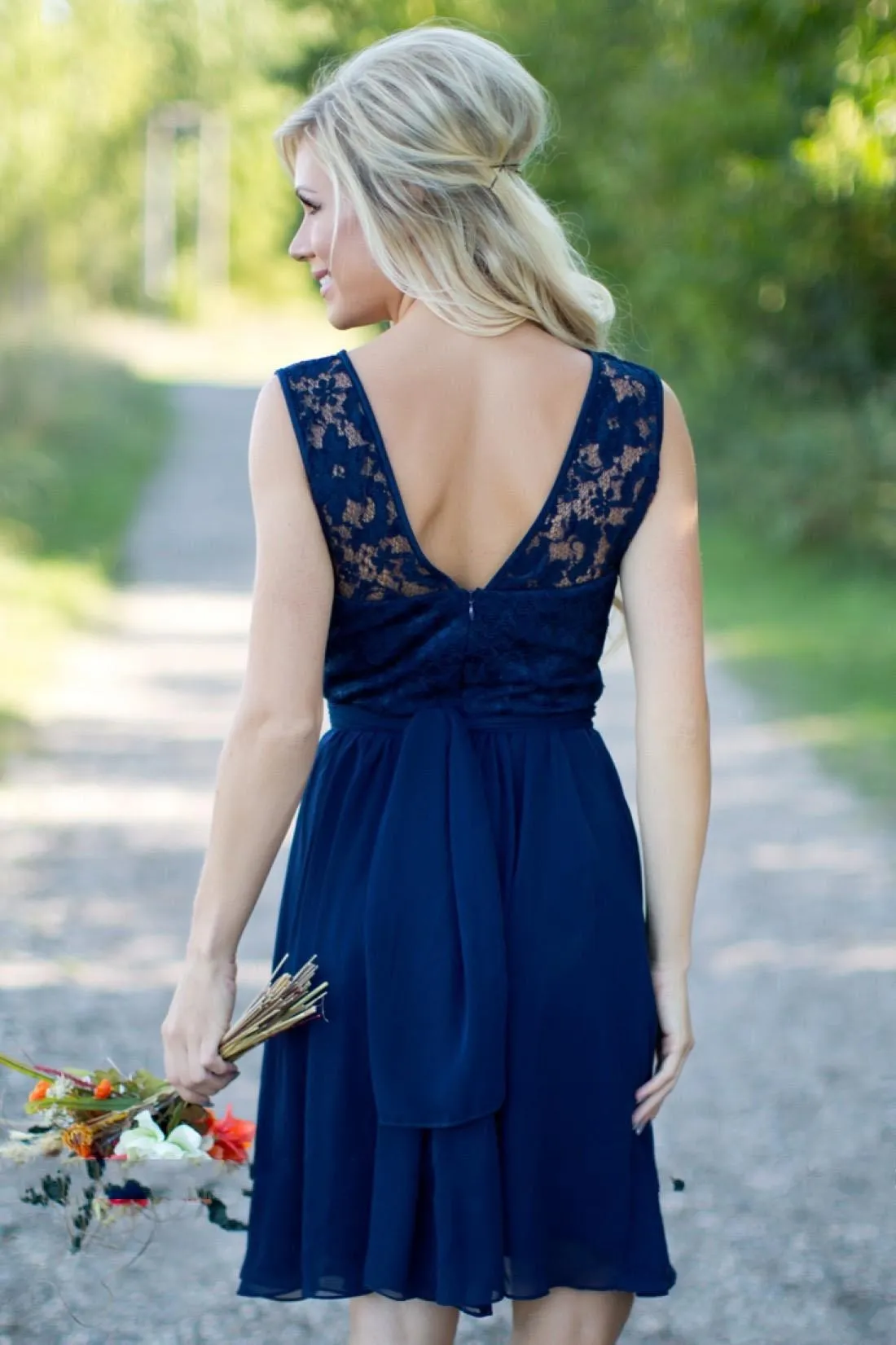 Landstijl Royal Blue Chiffon Lace Short Bruidsmeisje jurken voor bruiloften goedkoop juweel backless knie lengte casual jurken244h