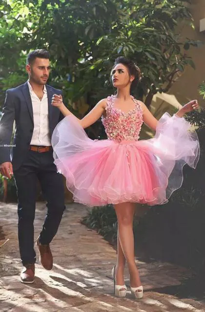 Affascinante tulle rosa Abiti da ritorno a ritmo di ritorno a casa senza maniche Fiori 3D Top Open Back Cocktail Party Abito da ballo corto vestito da ballo corto 6759475