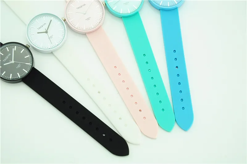 Мода Корейский конфеты Цвет Студенческие Часы Симпатичные Силиконовые Простые Женщины Случайные Спортивные Платья Наручные Часы Подарочные Часы
