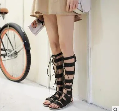 Großhändler kostenloser Versand Fabrikpreis Mode schnüren sich lange niedrige gebundene Sandalen Mädchen Frauen Dame Schuhe