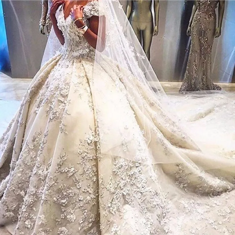 Luxury Princess Wedding Dresses Ball Gowns 3D Flower Applicies Puffy Off The Shoulder Cathedral Train Brudklänningar