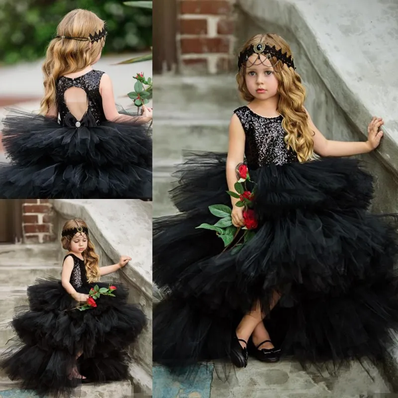 귀여운 검은 색 계층화 된 소녀 미씩 드레스 2017 줄기와 얇은 명주 공 가운으로 꽃 파는 소녀 복장으로 다시 열려있는 웨딩 드레스