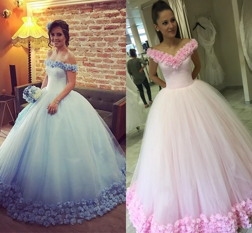 Vestido de bola de conto de fadas Quinceanera Vestidos Bateau Neck fora do ombro tule flores claras céu azul rosa debutante doce dezesseis vestidos