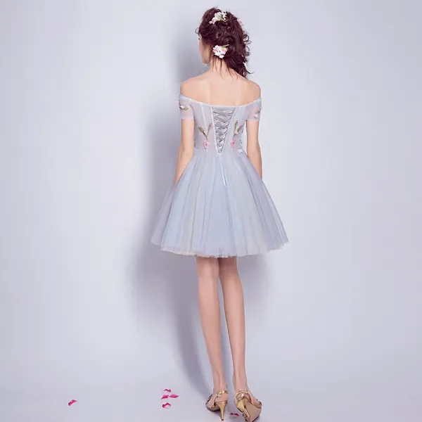 Off the Ramię Tulle Zroszony Krótkie Suknie Homecoming Sukienki Aplikacja Zroszony 3D Kwiatowy Linia Mini krótki Party Cocktail Prom Dresses z koronką