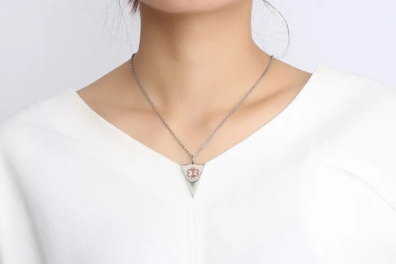 Collares de mujer de acero inoxidable 316L, triángulo geométrico, identificación de alerta médica, colgante de emergencia kolye con grabado gratis