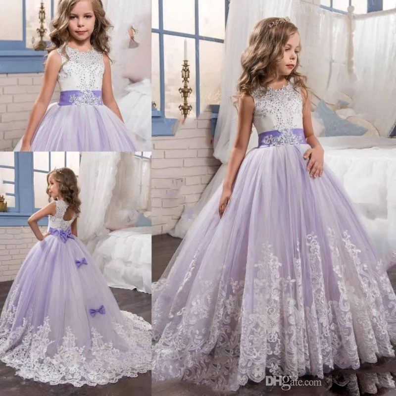 2017 Tutu Viola Natale Flower Girl Abiti Sash Perline Appliques Arco Abiti da sposa carini Hollow Back Ragazze Abito da spettacolo per matrimoni