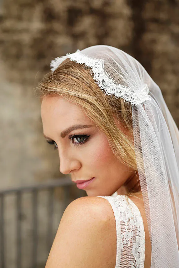 Juliet Cap One Layer Wedding Veil Cathedral Length Cut Edge Bridal Veil Lace med Comb 187a