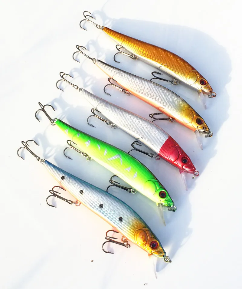 Minnow Fishing Lure Baits durs en plastique 14cm551quot23g081oz avec 4 crochets pêcheurs Wobblers7808157