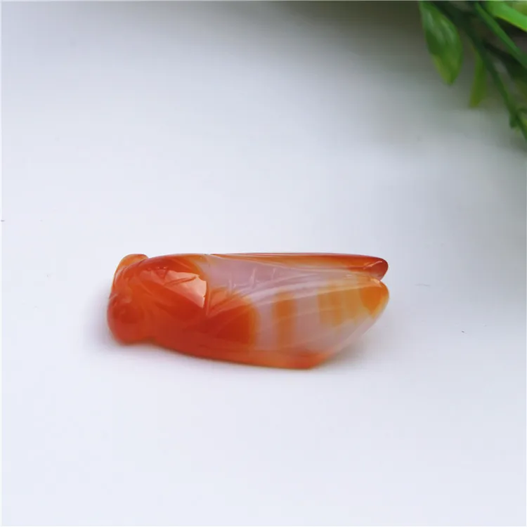 Agate blanche rouge cigale dorée sculptée à la main zen. Pendentif collier de bon augure.