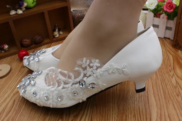 New Arrival Crystals Wedding Shoes Bling White Lace Bridal Shoes Sweet Comfortable Prom Party Shoes Flat High Heel Available 2017