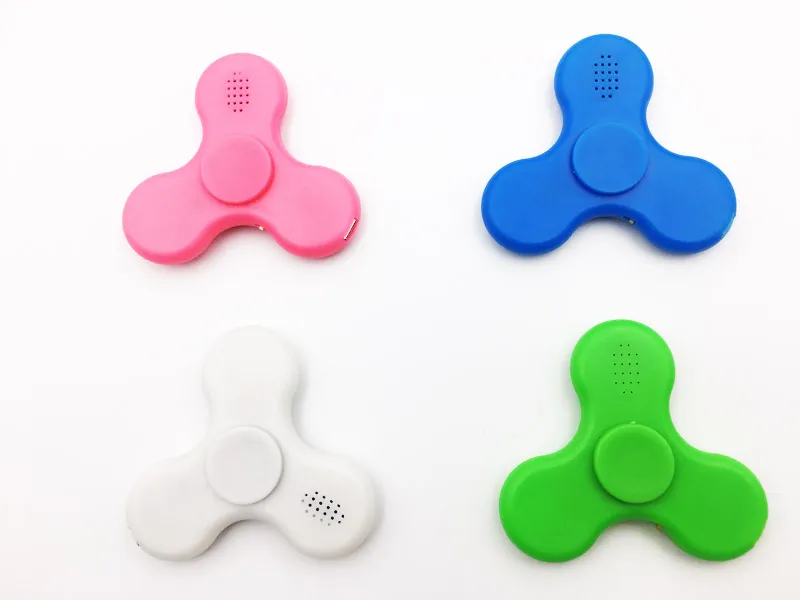 تدور الأعلى LED Bluetooth Music Fidget Crystal Spinner Finger Hand Tri Tri Spinner Handspinner EDC Toy Toy Toy Toy في صندوق البيع بالتجزئة