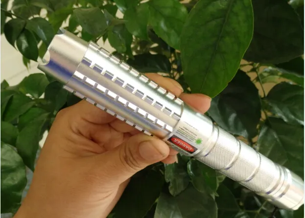 Süper Güçlü Askeri 10000m 532nm 10 Mile SOS yeşil lazer pointer Işık Av Anlatım + 5 kapaklar + şarj + hediye kutusu el feneri led